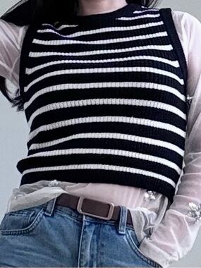 🌊 H&M Divided Striped Knit Vest 🌊